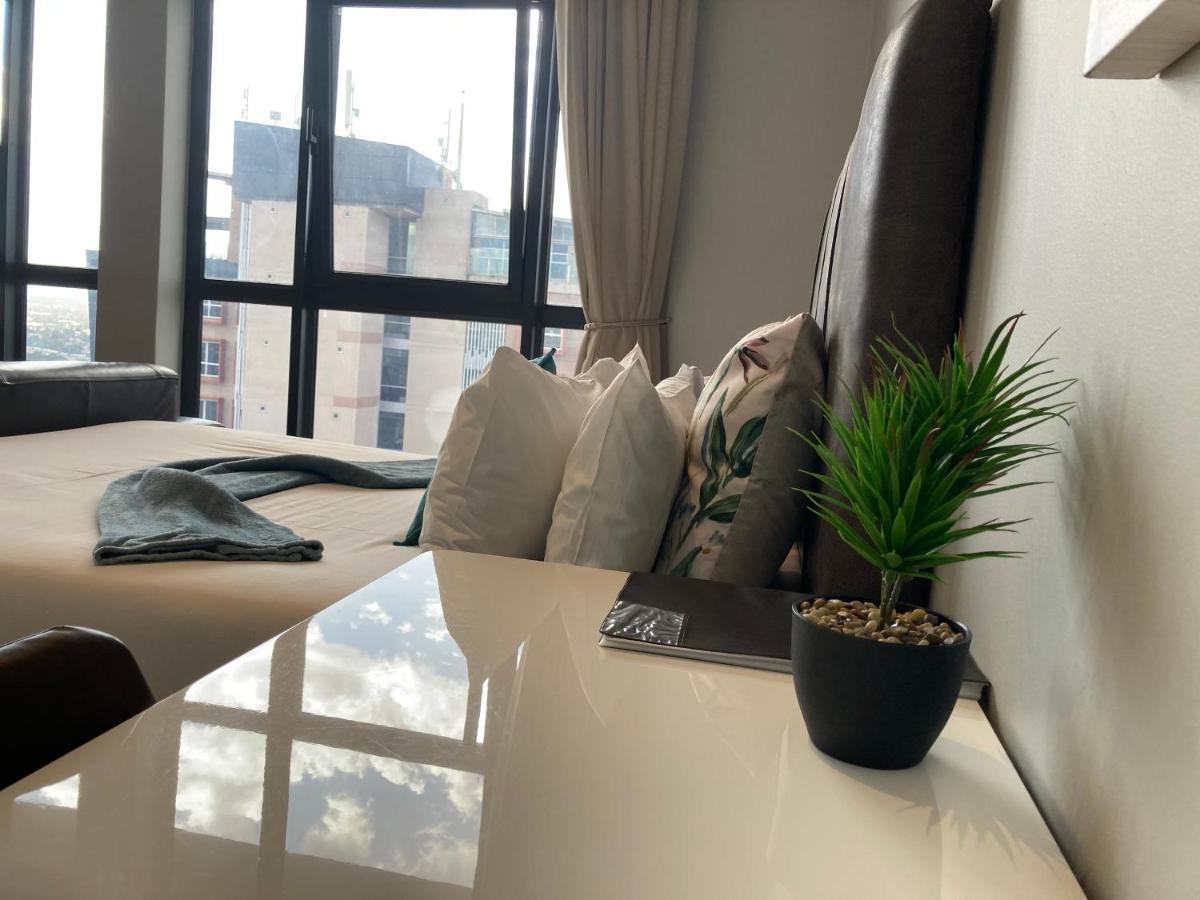 Urban Awe Apartment- Itowers 18Th Floor Gaborone Ngoại thất bức ảnh